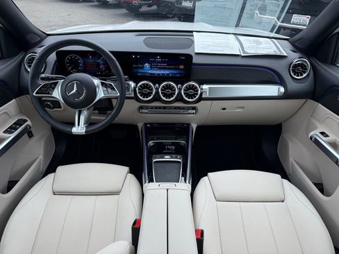 Used 2026 Mercedes-Benz GLB 250 image 11
