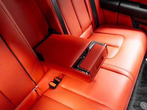 Used 2021 Rolls-Royce Cullinan Black Badge image 28