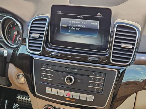 Used 2019 Mercedes-Benz GLE 400 4MATIC image 16