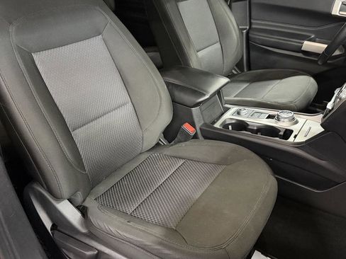 Used 2022 Ford Explorer XLT image 28