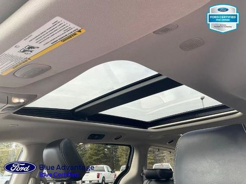 Used 2024 Chrysler Pacifica Limited image 16