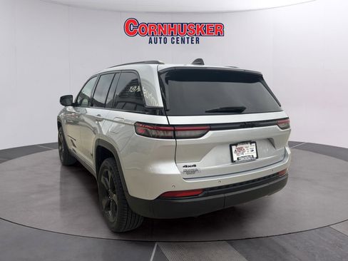 Used 2022 Jeep Grand Cherokee Altitude image 5