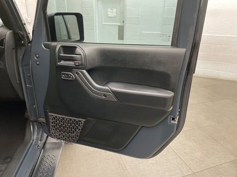 Used 2018 Jeep Wrangler Unlimited Sahara AWD/4WD image 26