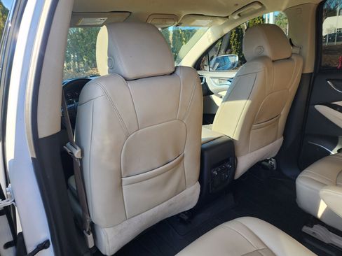 Used 2019 Buick Enclave Essence image 13