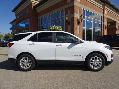 Certified 2022 Chevrolet Equinox LS w/ LS Convenience Package image 2