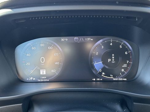 Used 2022 Volvo XC40 T5 Momentum w/ Premium Package image 22