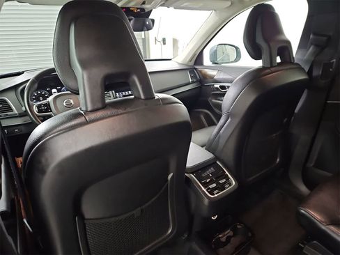 Used 2020 Volvo XC90 T6 Momentum image 18