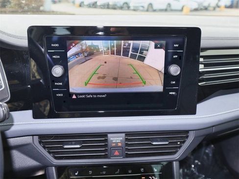 Certified 2025 Volkswagen Jetta SEL image 20