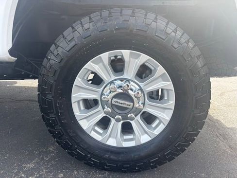 Used 2021 Ford F250 XLT w/ FX4 Off-Road Package image 16