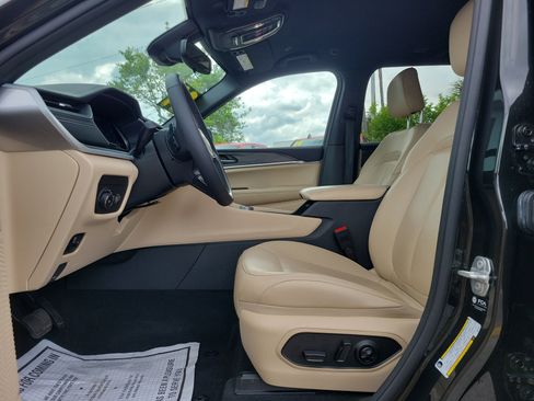 Used 2024 Jeep Grand Cherokee Limited w/ Trailer Tow Package AWD/4WD image 13