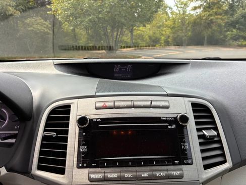 Used 2011 Toyota Venza AWD image 19