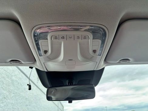 Used 2019 Mercedes-Benz Metris Passenger image 36