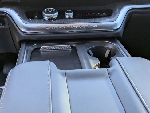 New 2025 Ford Expedition Platinum w/ Stealth Performance Package image 27