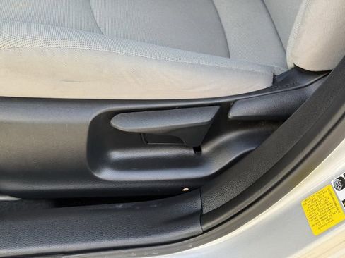 Used 2022 Toyota Corolla LE image 23