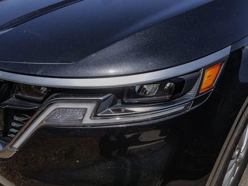 Certified 2024 Kia Carnival LX FWD image 5