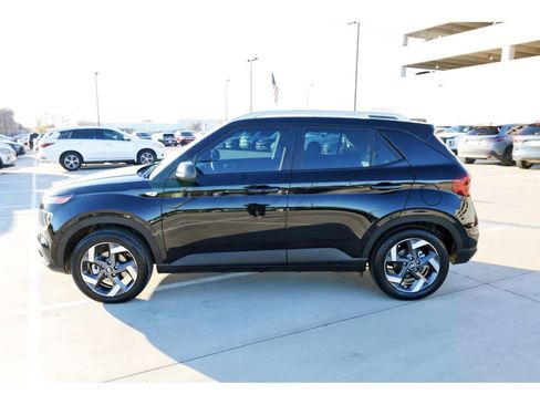 Certified 2025 Hyundai Venue SEL image 6