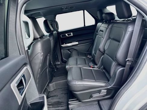 Certified 2022 Ford Explorer XLT w/ Equipment Group 202A AWD/4WD image 32