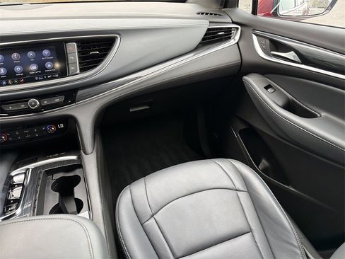 Used 2024 Buick Enclave Premium image 26