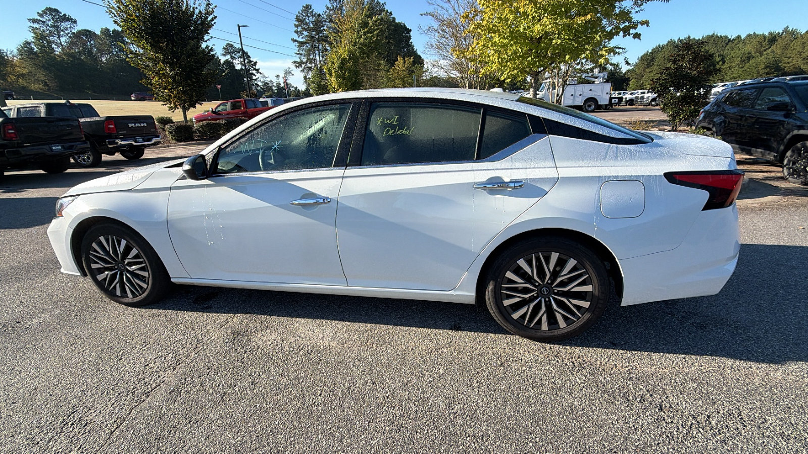 Used 2025 Nissan Altima 2.5 SV FWD image 11