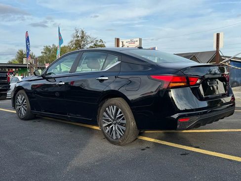 Used 2025 Nissan Altima 2.5 SV image 3