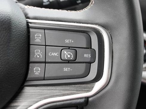 Used 2024 Jeep Wagoneer L Series II w/ Flexible Seating Group AWD/4WD image 32