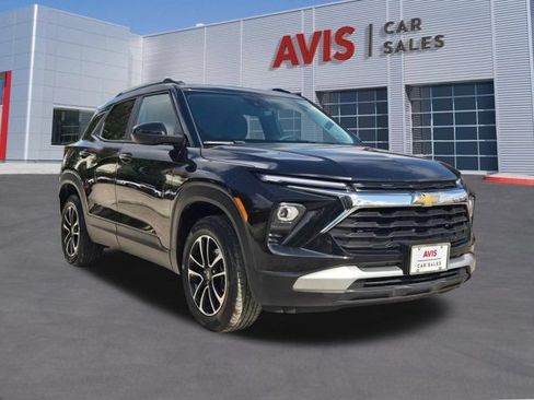 Used 2025 Chevrolet TrailBlazer LT AWD/4WD image 3