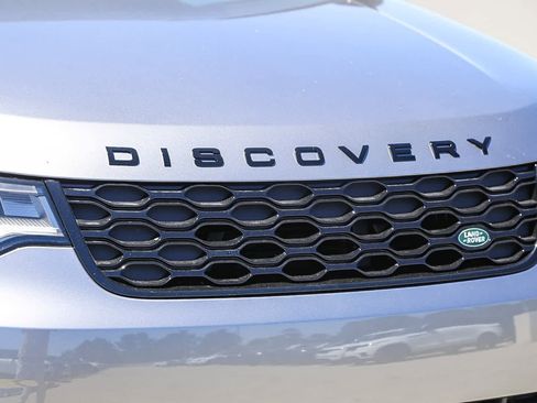 New 2025 Land Rover Discovery Dynamic SE image 7