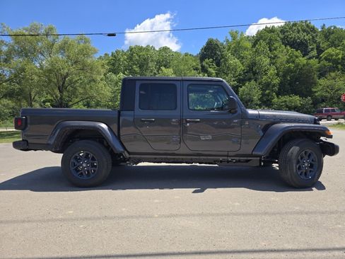 New 2026 Jeep Gladiator Sport AWD/4WD image 11