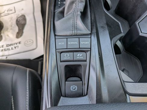 Used 2025 Toyota Camry SE FWD image 27