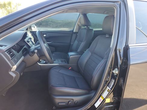 Used 2015 Toyota Camry XLE image 11