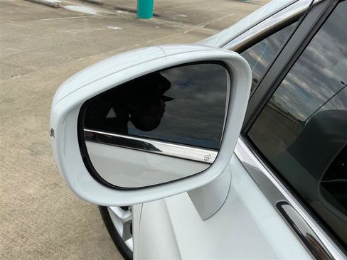 Used 2017 Chrysler Pacifica Touring-L w/ Tire & Wheel Group image 16