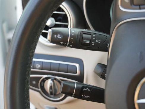 Used 2019 Mercedes-Benz GLC 300 image 30