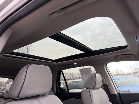 Used 2024 Honda Pilot Elite image 16