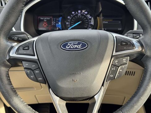 Used 2019 Ford Edge Titanium image 22