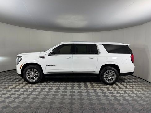 Used 2025 GMC Yukon XL Denali AWD/4WD image 11