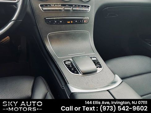 Used 2021 Mercedes-Benz GLC 300 4MATIC image 12