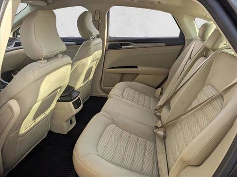 Used 2016 Ford Fusion SE image 18