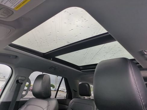 Used 2021 Ford Explorer Limited w/ Equipment Group 301A AWD/4WD image 28