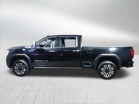 Used 2022 GMC Sierra 3500 Denali w/ Denali Black Diamond Edition AWD/4WD image 4