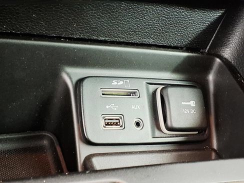 Used 2018 Jeep Cherokee Latitude w/ Altitude Package FWD image 20