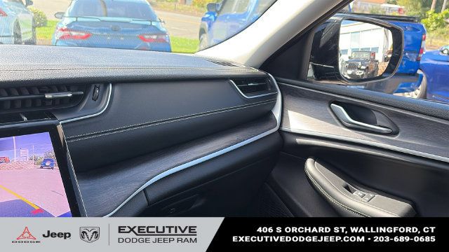 Used 2023 Jeep Grand Cherokee L Limited AWD/4WD image 20