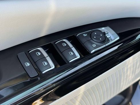 Used 2024 Kia Carnival EX FWD image 16