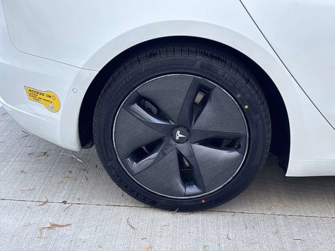 Used 2021 Tesla Model 3 Standard Range Plus RWD image 8