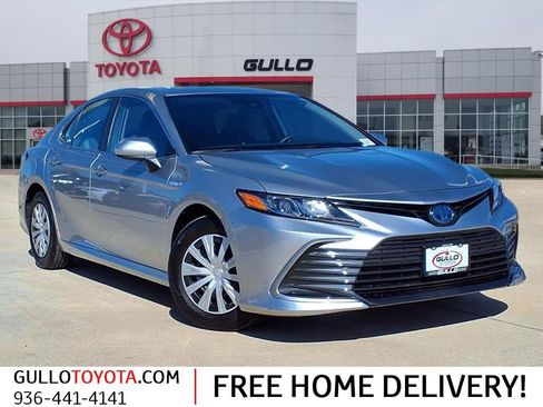 Certified 2021 Toyota Camry LE image 1