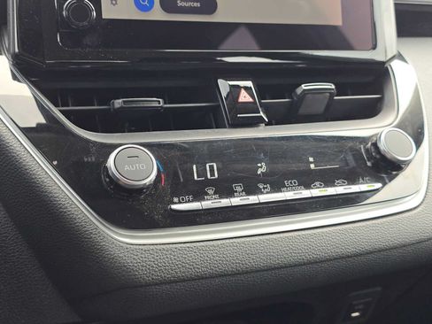 Used 2024 Toyota Corolla LE FWD image 33