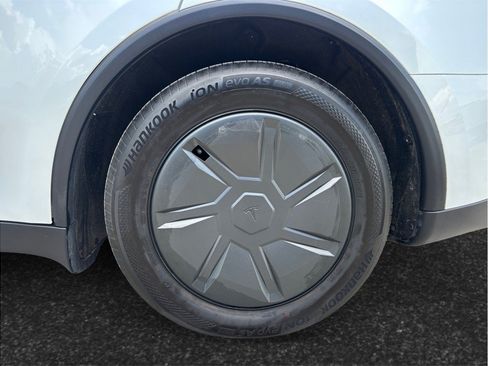 Used 2026 Tesla Model Y 2WD image 14