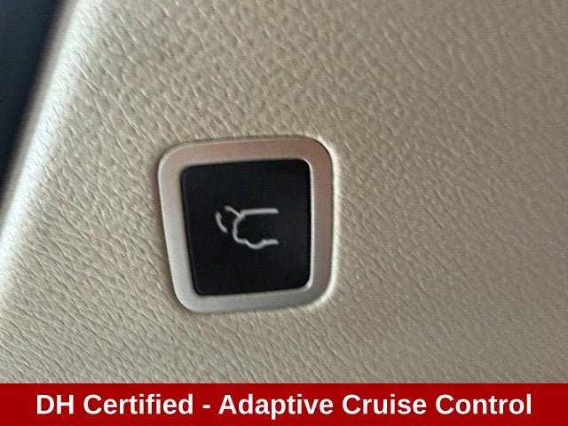 Used 2023 Chrysler Pacifica Touring-L FWD image 23