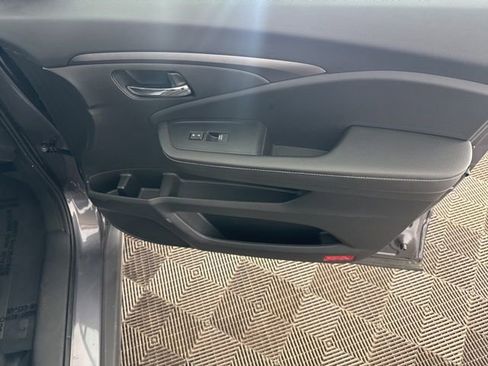 Certified 2025 Honda Ridgeline RTL image 25