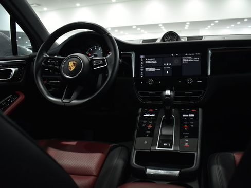 Used 2022 Porsche Macan S image 18