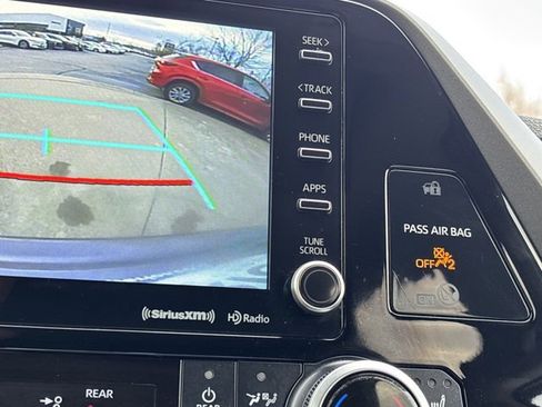 Used 2021 Toyota Highlander XLE image 39